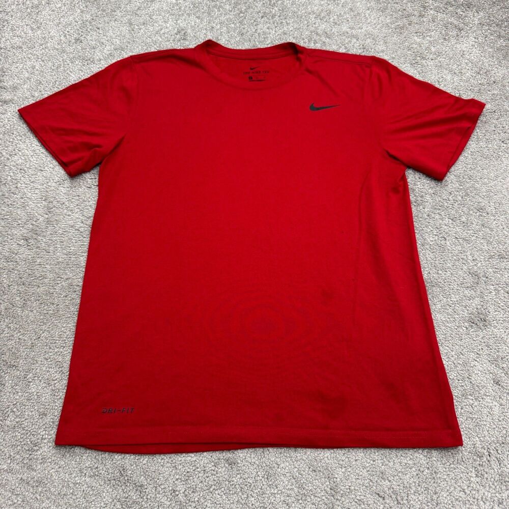 The Nike Tee Dri-Fit Active T-Shirt Mens Medium Red Short Sleeve Crew T-Shirt